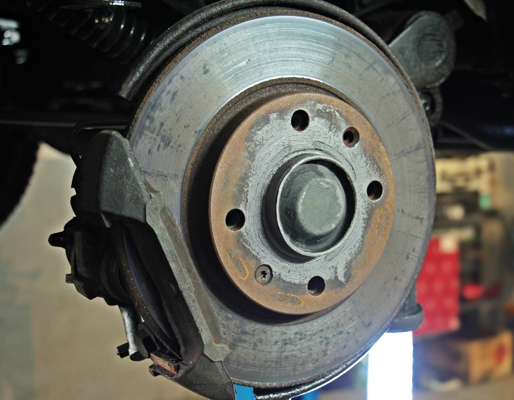 Motor brake: what is the role of this function and how it is used correctly